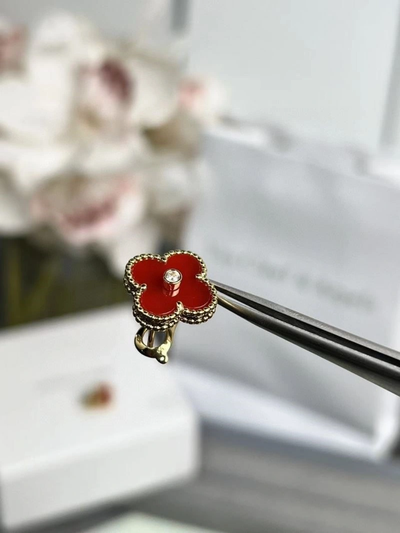 OdorResistant Vca Earrings 254743