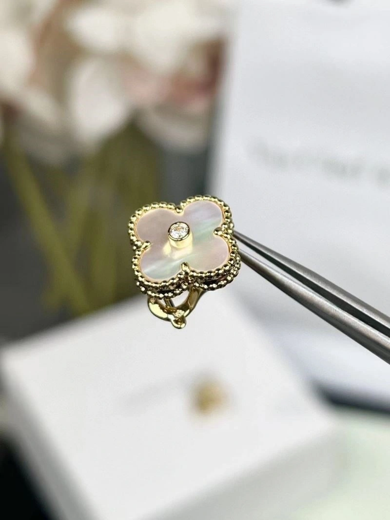 Vca Earrings Youthful 254755