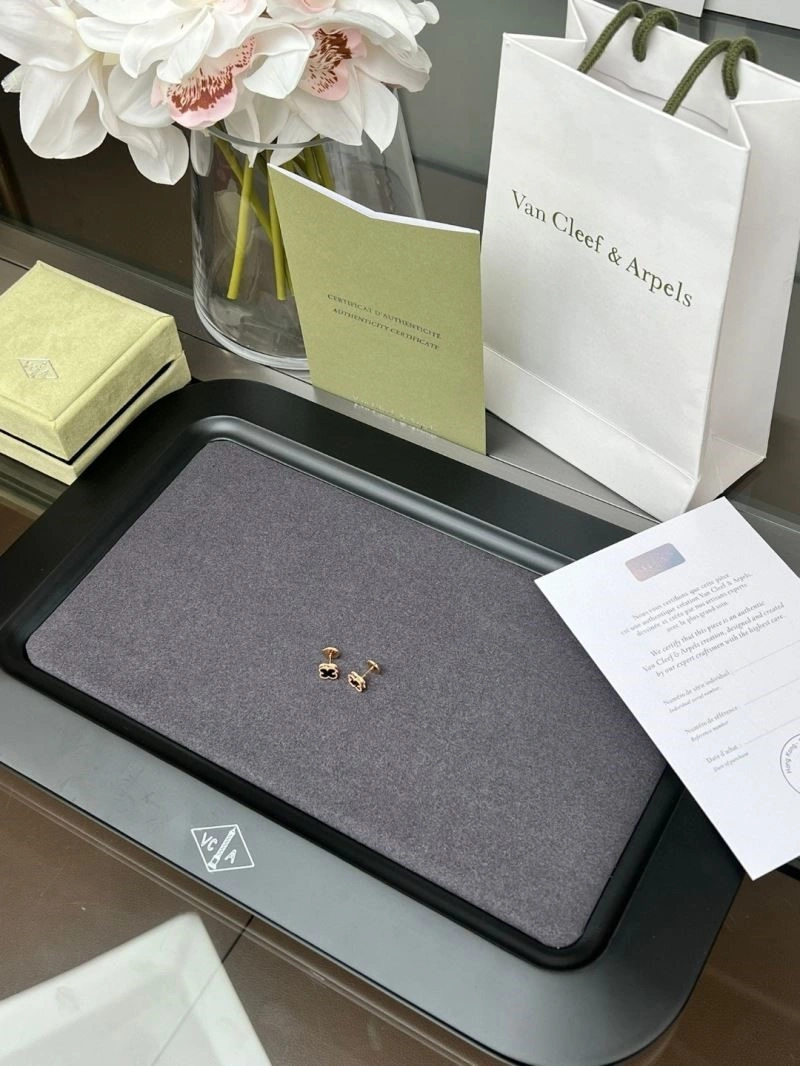 Vca Earrings Refined 254740