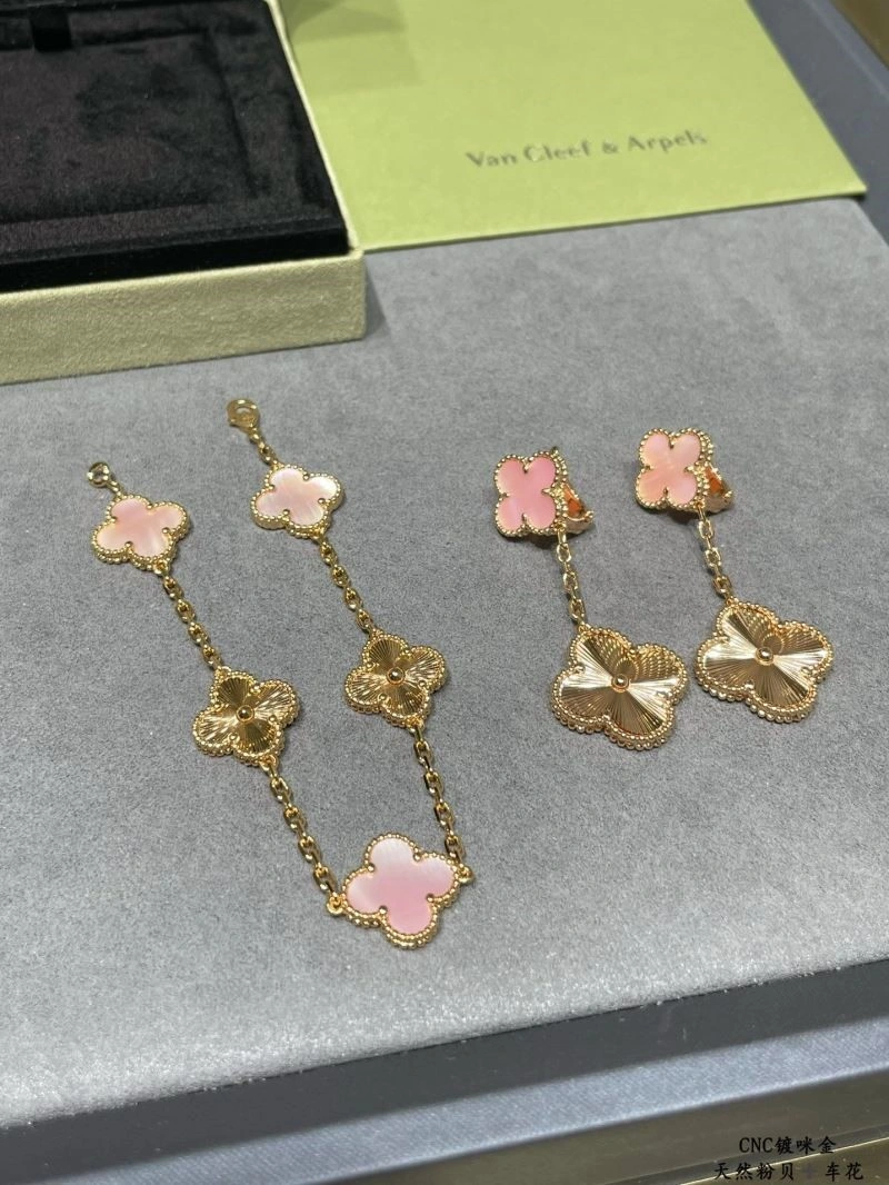 Trendy Vca Earrings 254723