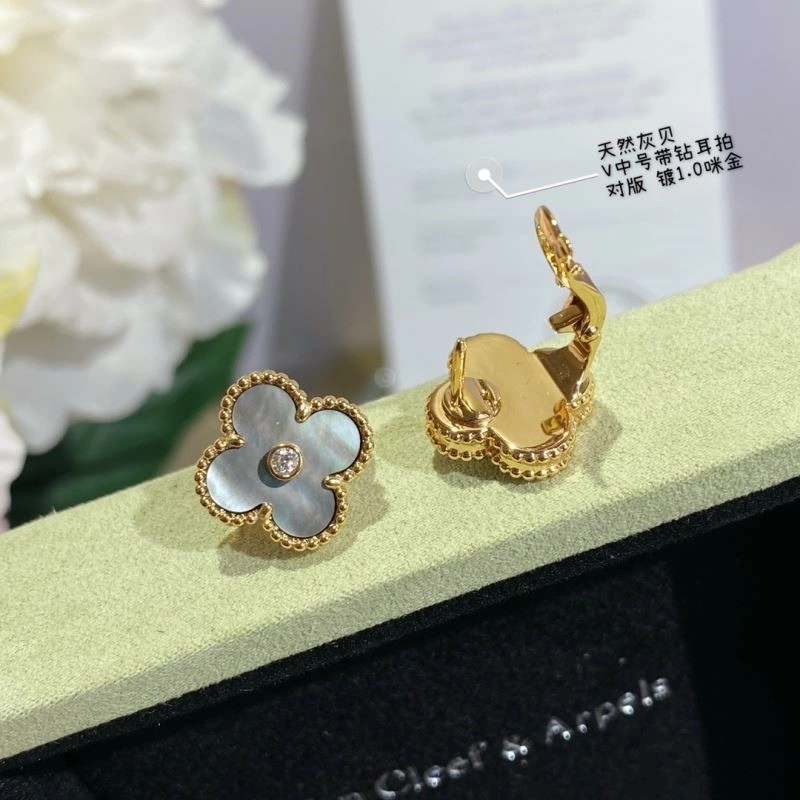 Vca Earrings Lightweight 254704