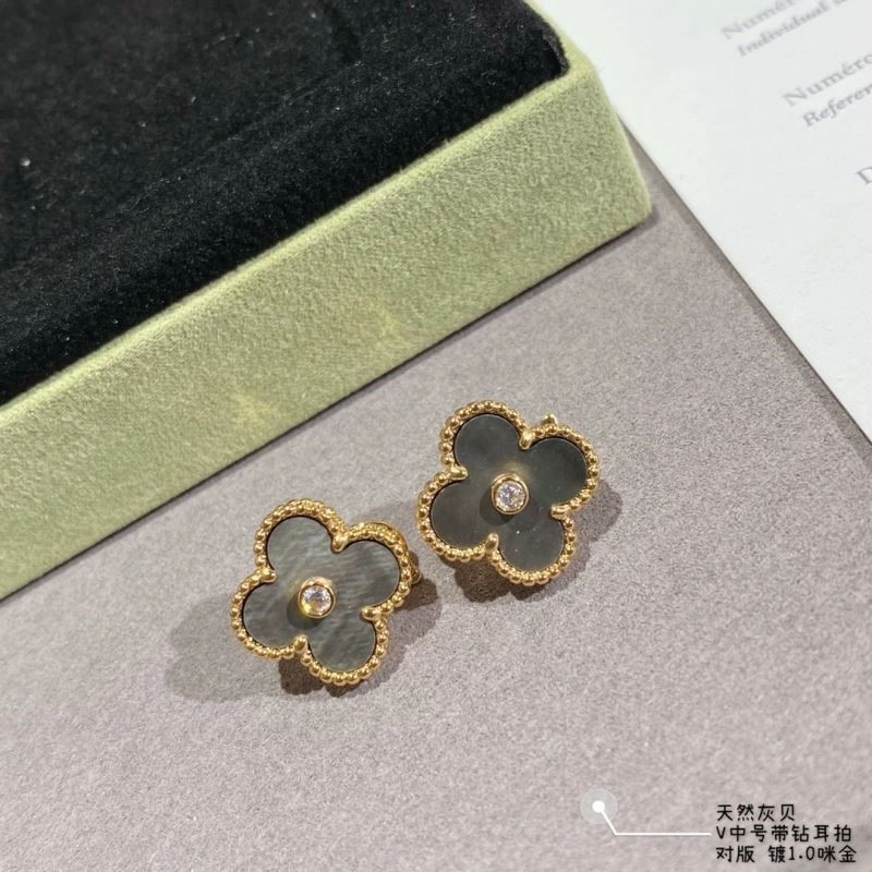 Vca Earrings Lightweight 254704