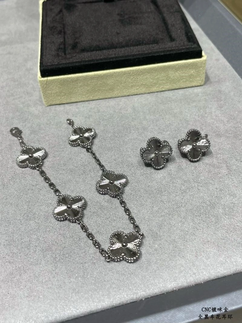 Vca Earrings Versatile 254698