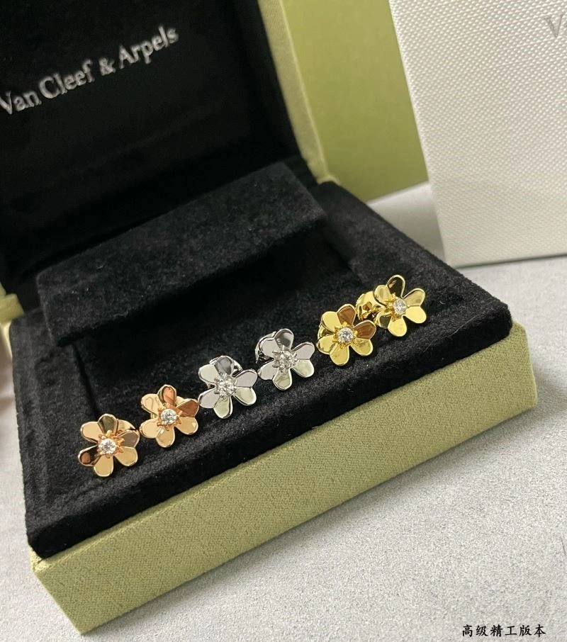 Sophisticated Vca Earrings 254722