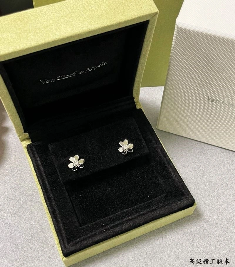 Sophisticated Vca Earrings 254722