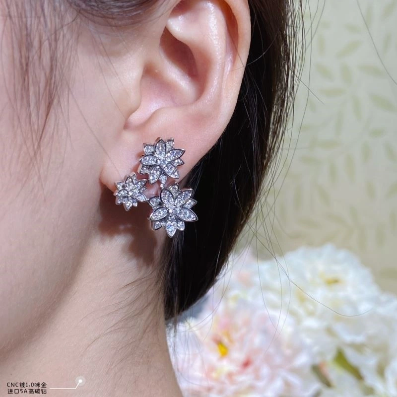 Compact Vca Earrings 254715