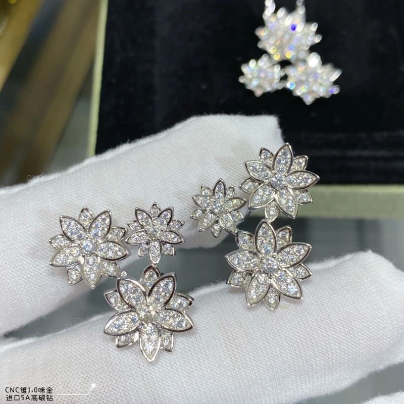 Compact Vca Earrings 254715