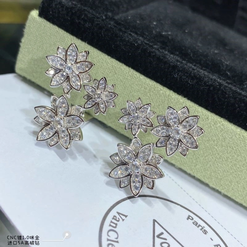 Compact Vca Earrings 254715