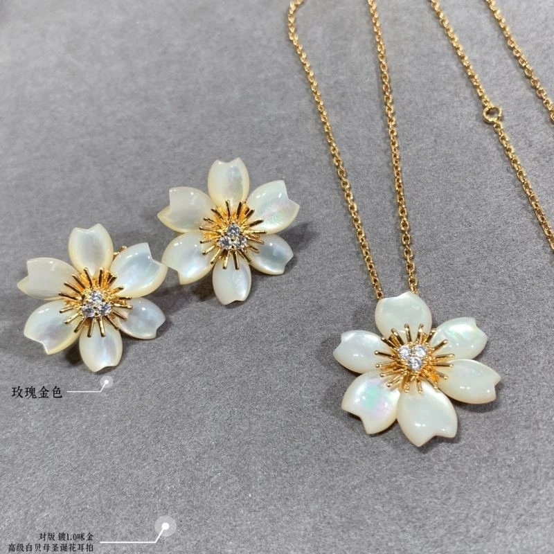 Vca Earrings Timeless 254689