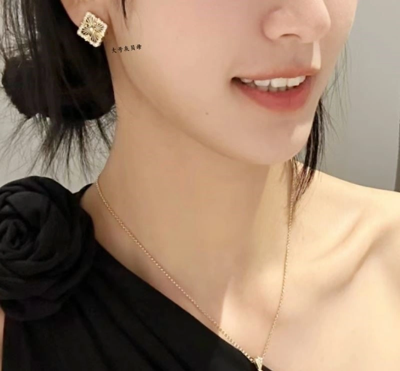 SunProtective Vca Earrings 254530