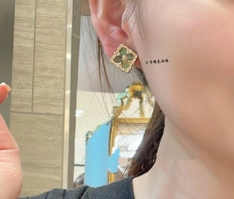 WaterResistant Vca Earrings 254550