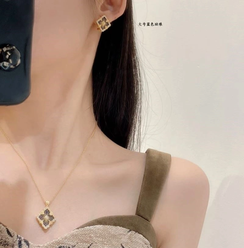 Vca Earrings Soft 254540