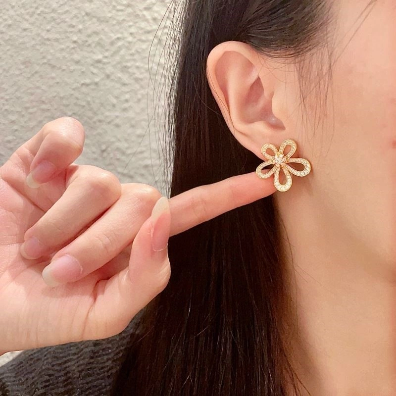 Vca Earrings Soft 254377