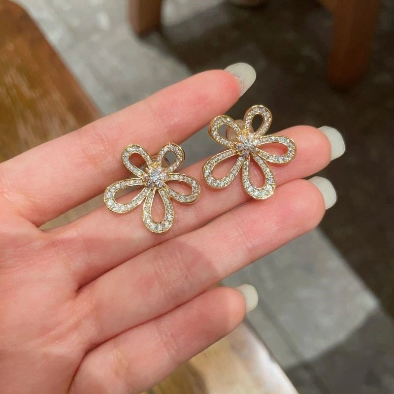 Vca Earrings Soft 254377