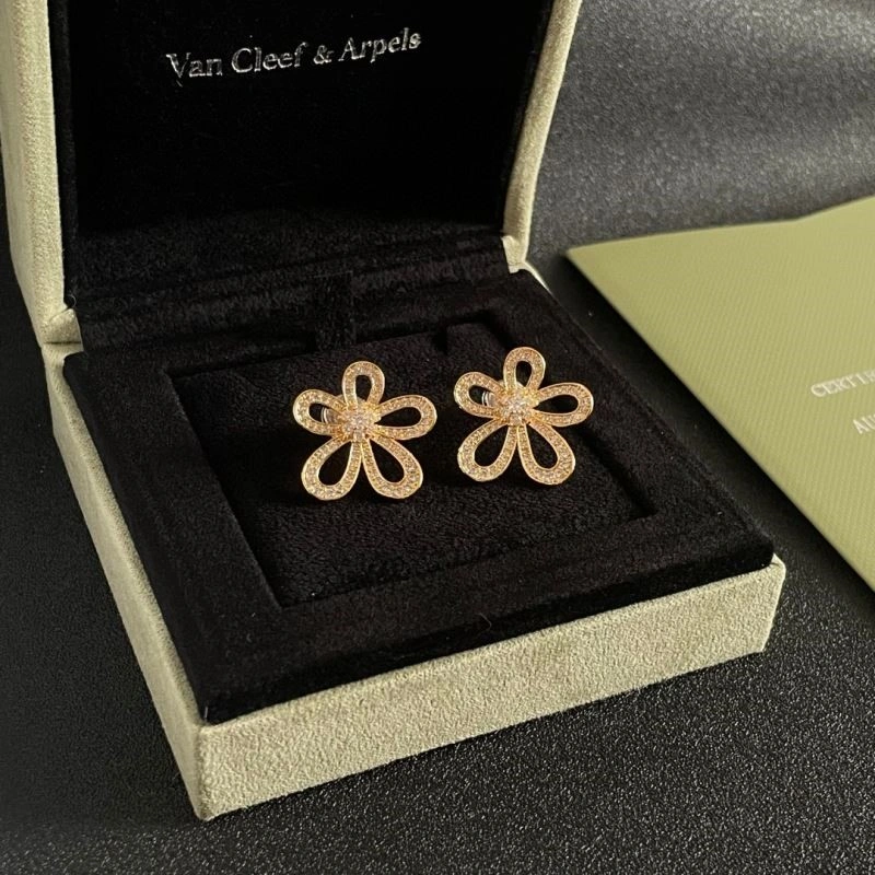 Vca Earrings Soft 254377