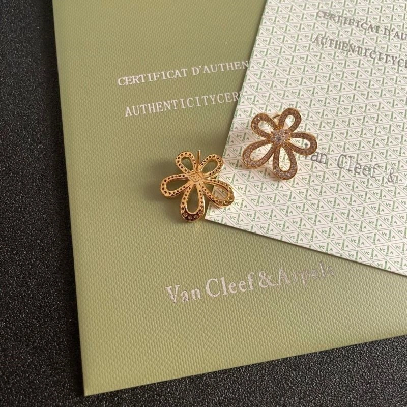 Vca Earrings Soft 254377