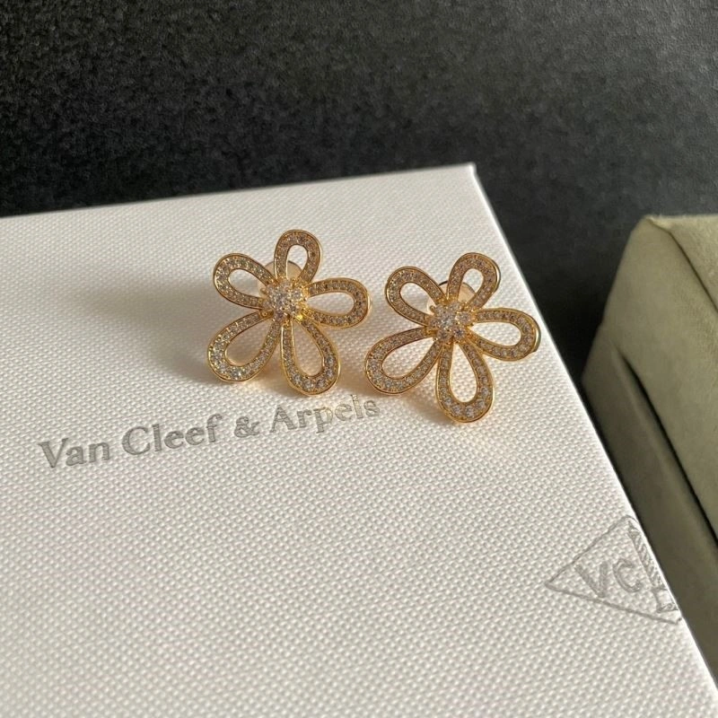 Vca Earrings Soft 254377