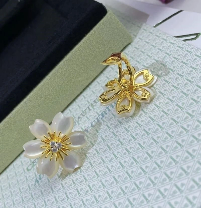 Vca Earrings Classic 254381