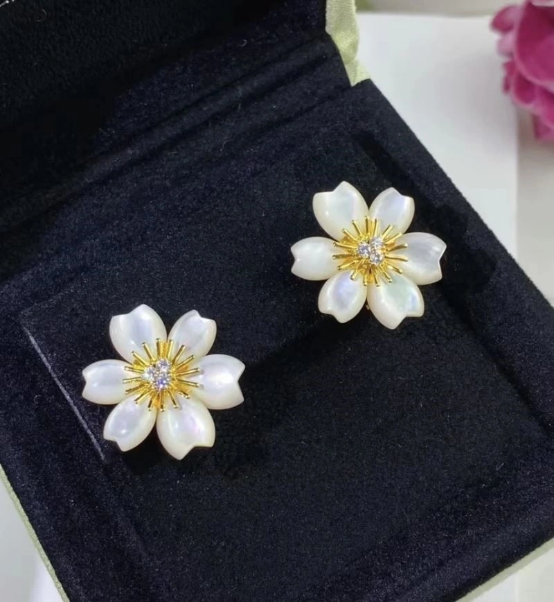 Vca Earrings Classic 254381