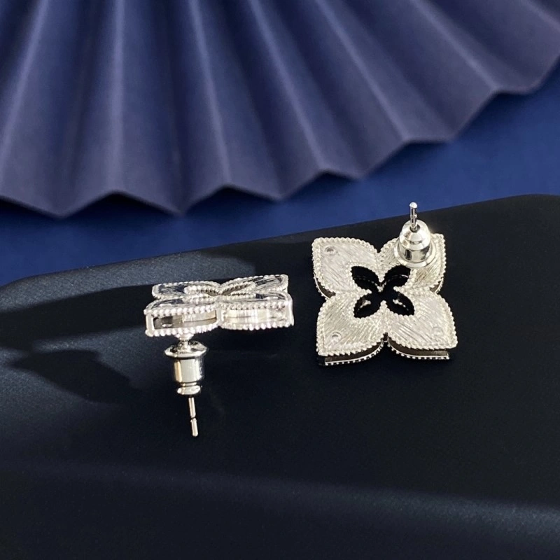 SoftTouch Vca Earrings 254094
