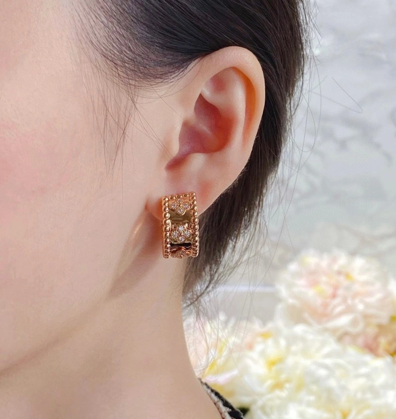 Vca Earrings Snug 254079
