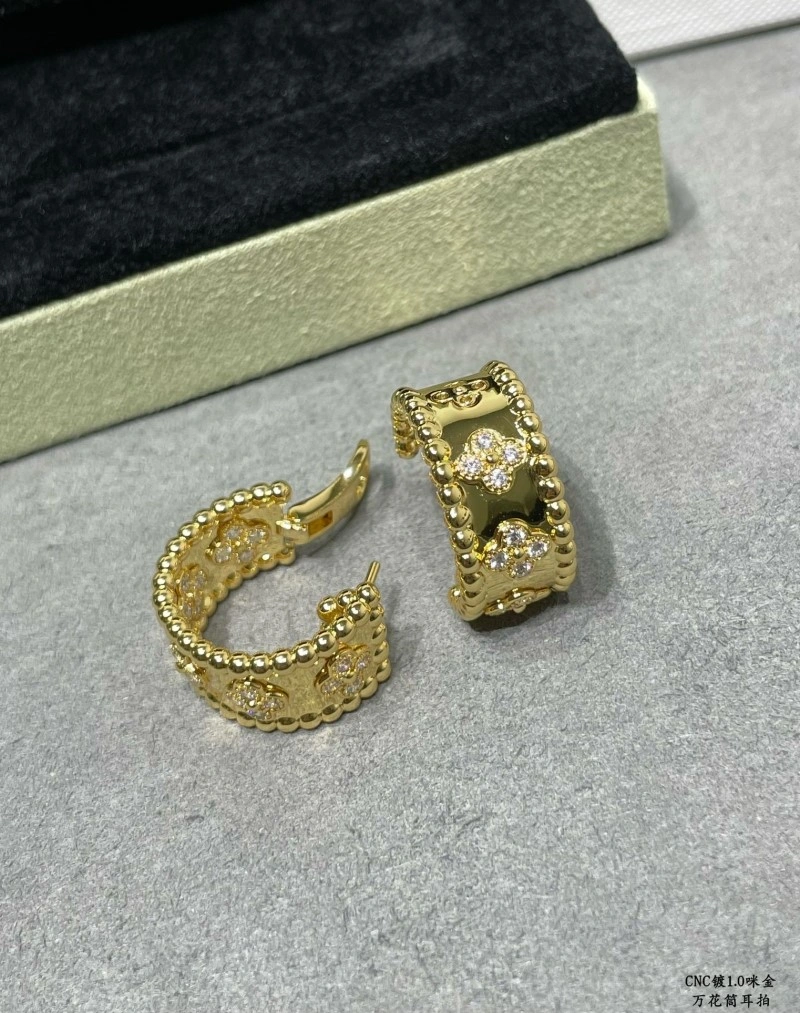 Vca Earrings Snug 254079