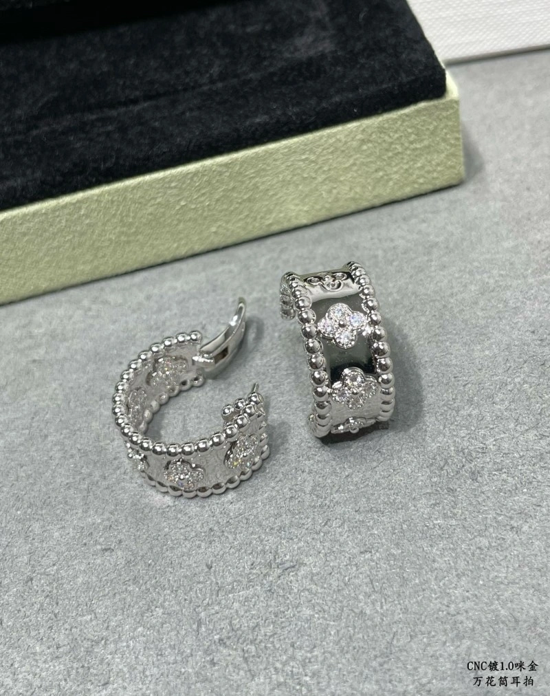 Vca Earrings Snug 254079
