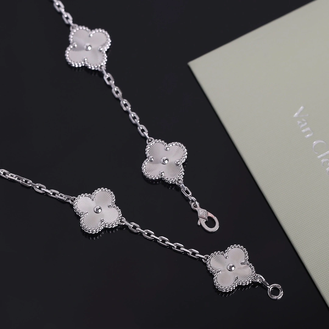 OdorResistant Vca Necklaces 255428