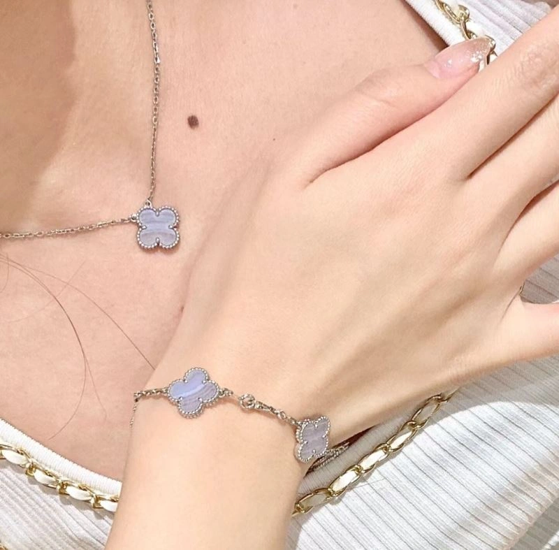 Vca Necklaces Modern 255407