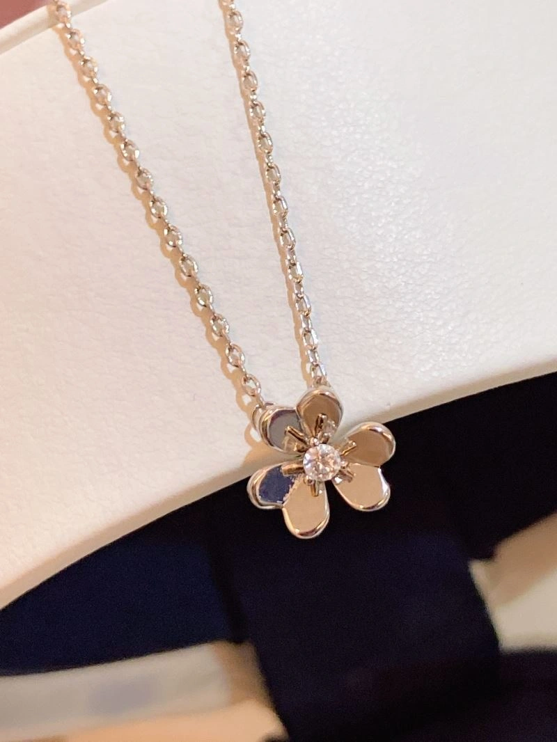 ZeroBulk Vca Necklaces 255400
