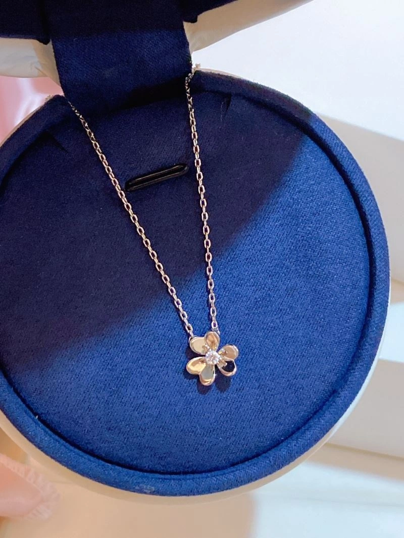 ZeroBulk Vca Necklaces 255400