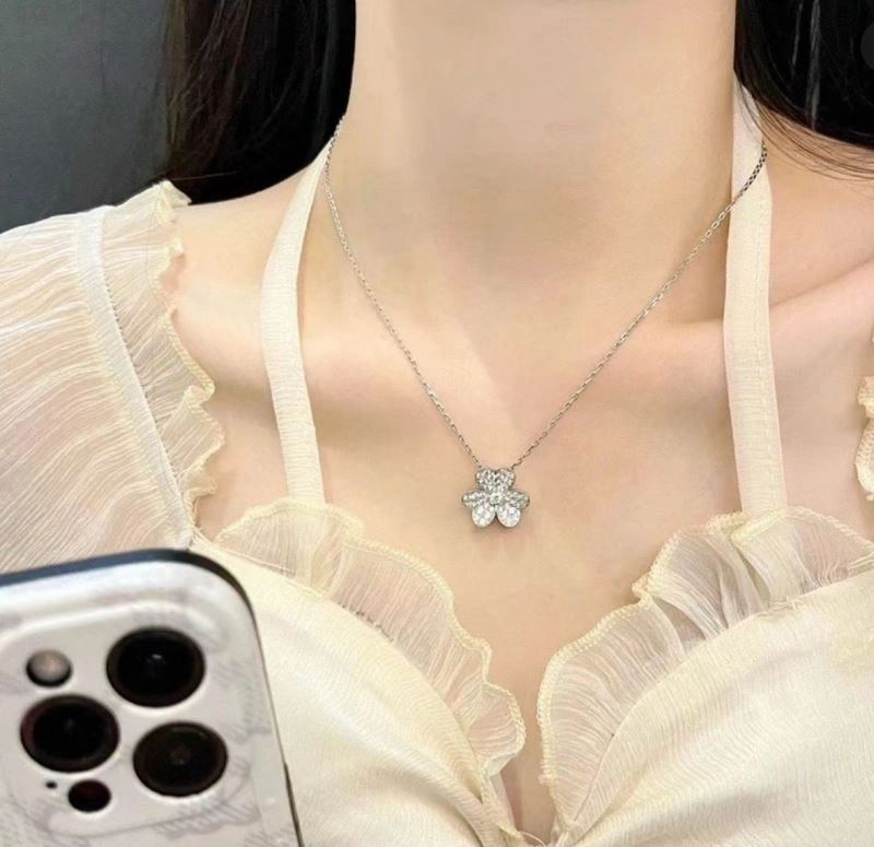 Vca Necklaces GoAnywhere 255532