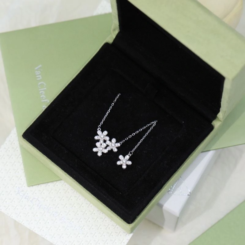Vca Necklaces Cozy 255375