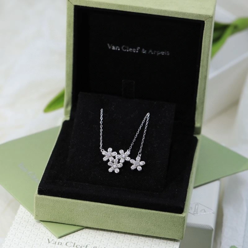 Vca Necklaces Cozy 255375