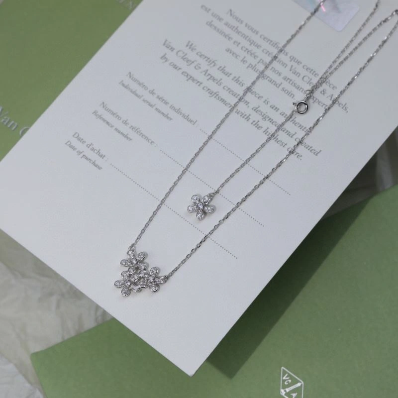 Vca Necklaces Cozy 255375