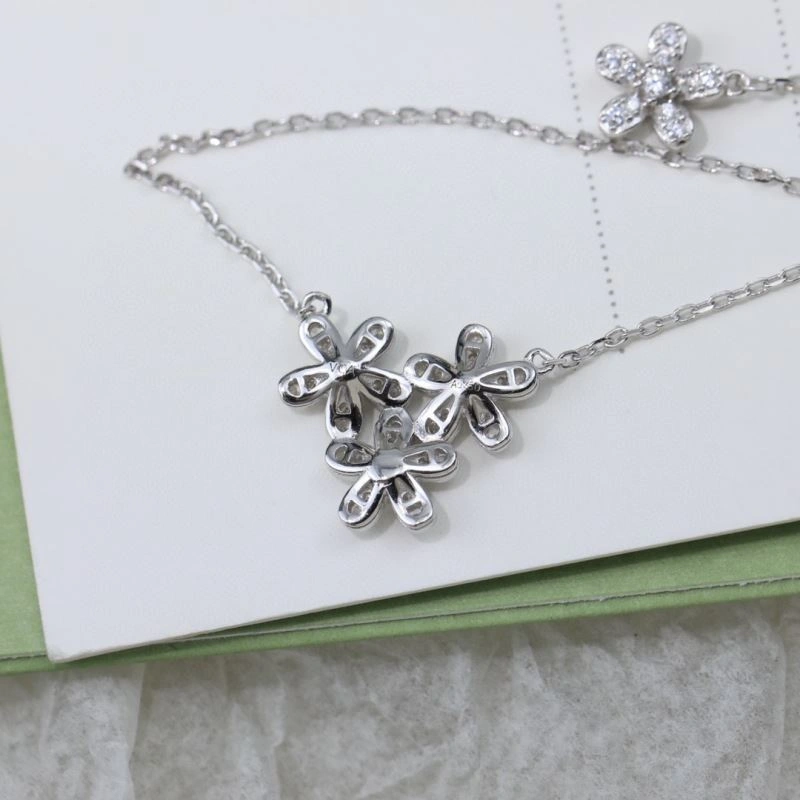 Vca Necklaces Cozy 255375