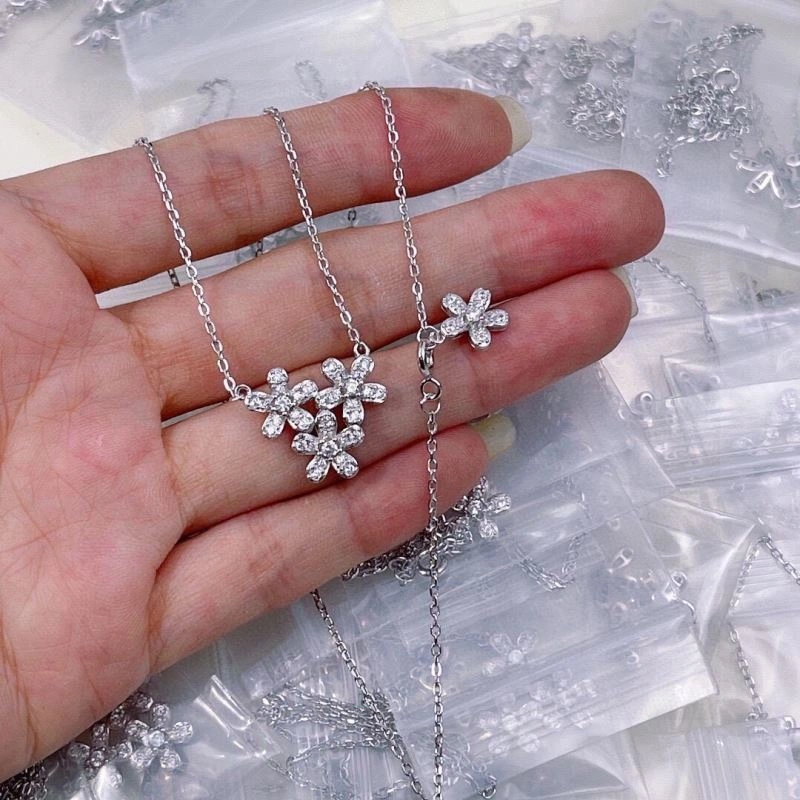 Vca Necklaces Cozy 255375