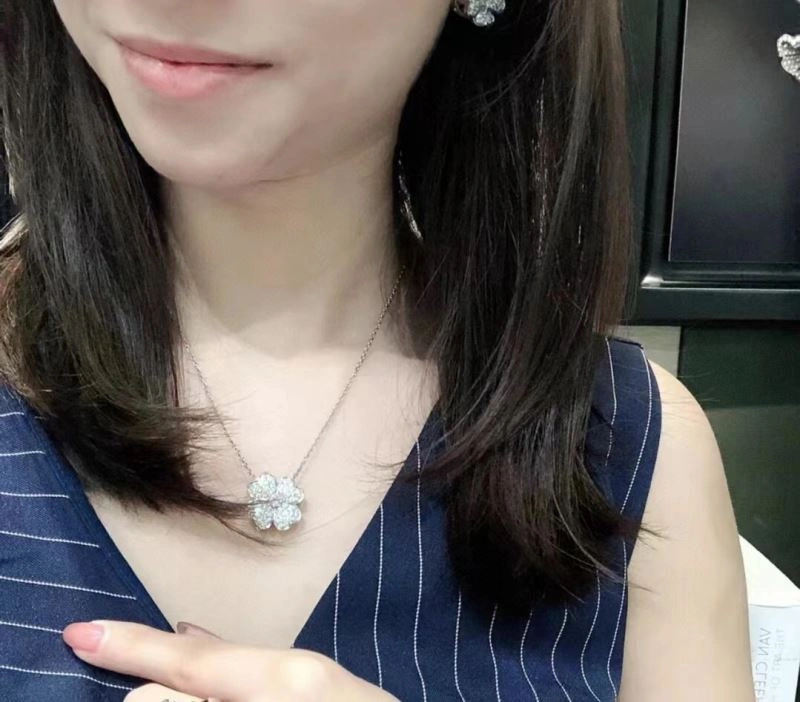 Vca Necklaces Refined 255367
