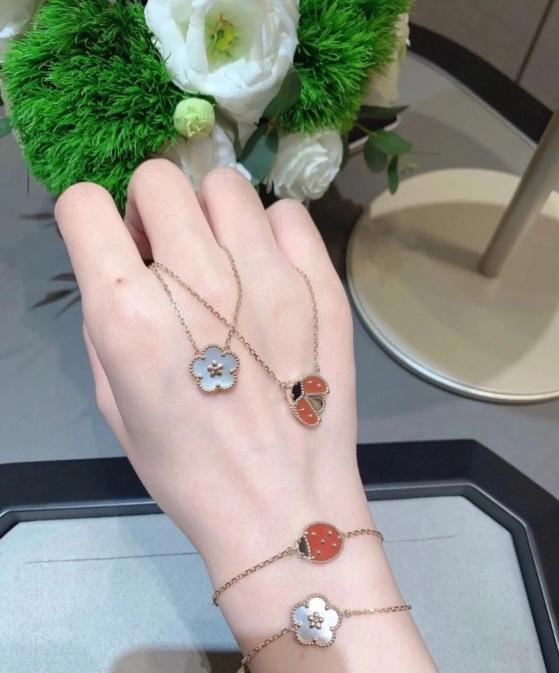 Vca Necklaces GoAnywhere 255204