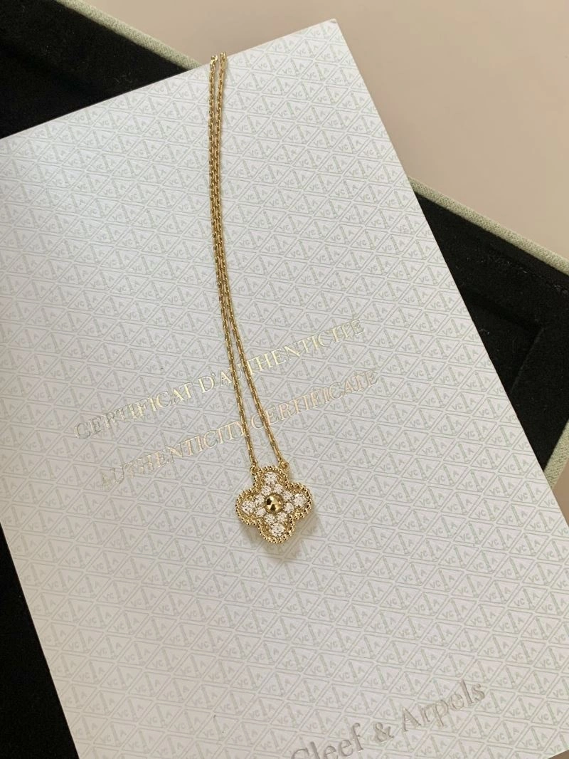 TravelReady Vca Necklaces 255194
