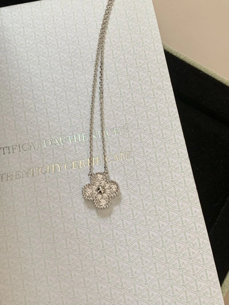 TravelReady Vca Necklaces 255194