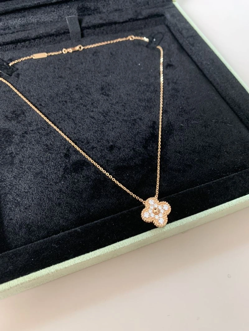 TravelReady Vca Necklaces 255194