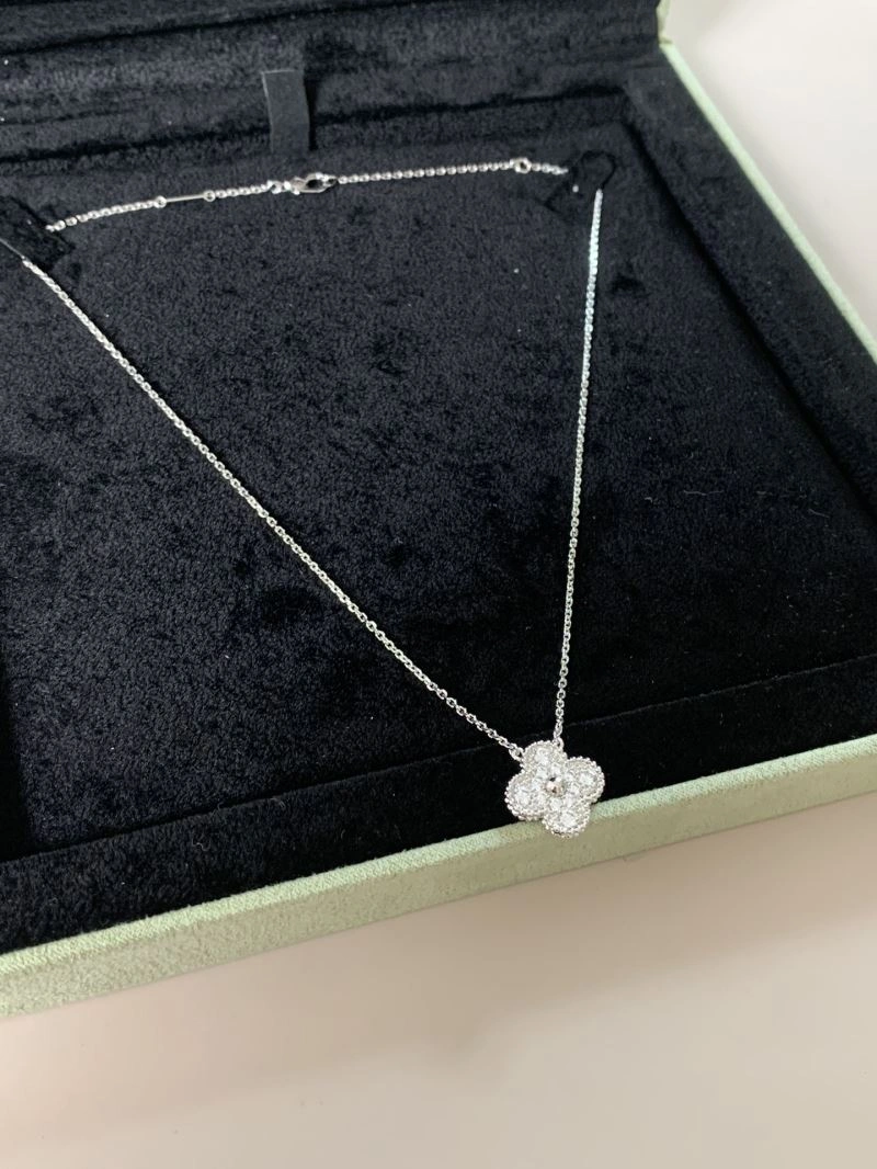 TravelReady Vca Necklaces 255194