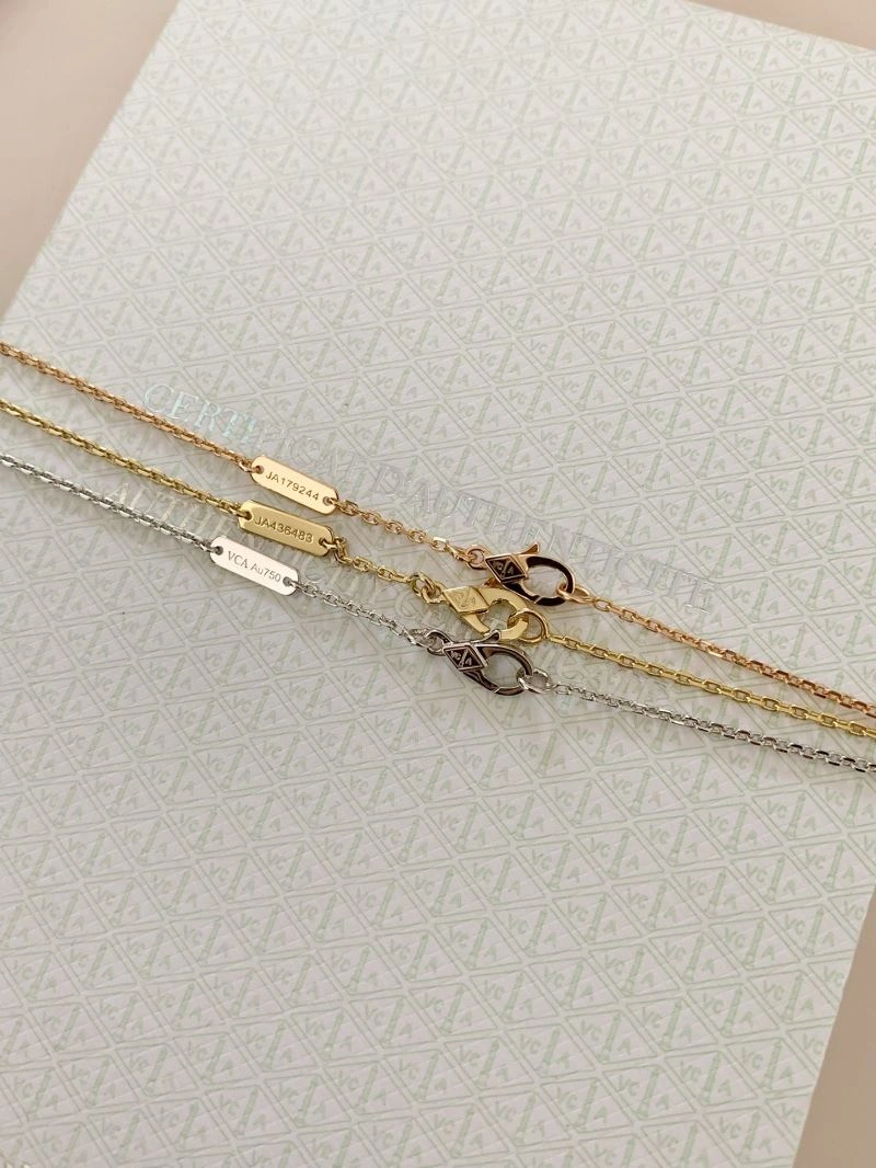 TravelReady Vca Necklaces 255194
