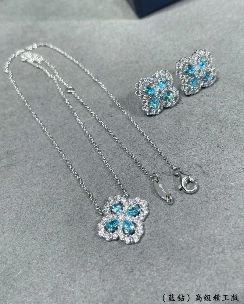 WrinkleFree Vca Necklaces 255191