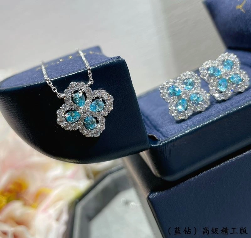 WrinkleFree Vca Necklaces 255191