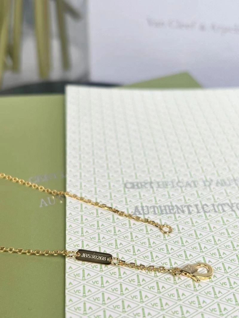Vca Necklaces Practical 255188