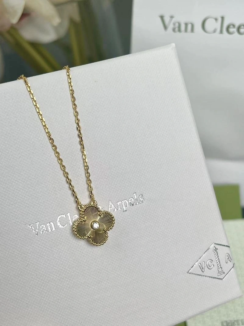 Vca Necklaces Sleek 255156