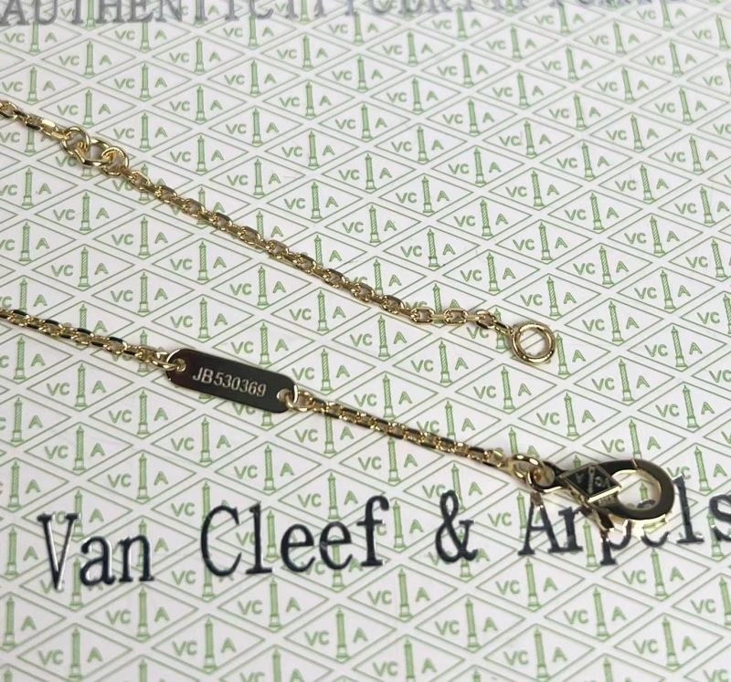 Vca Necklaces Sleek 255156