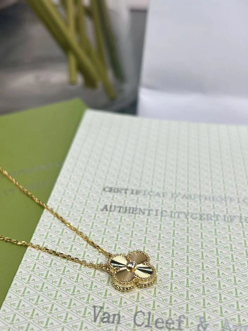 Vca Necklaces Sleek 255156